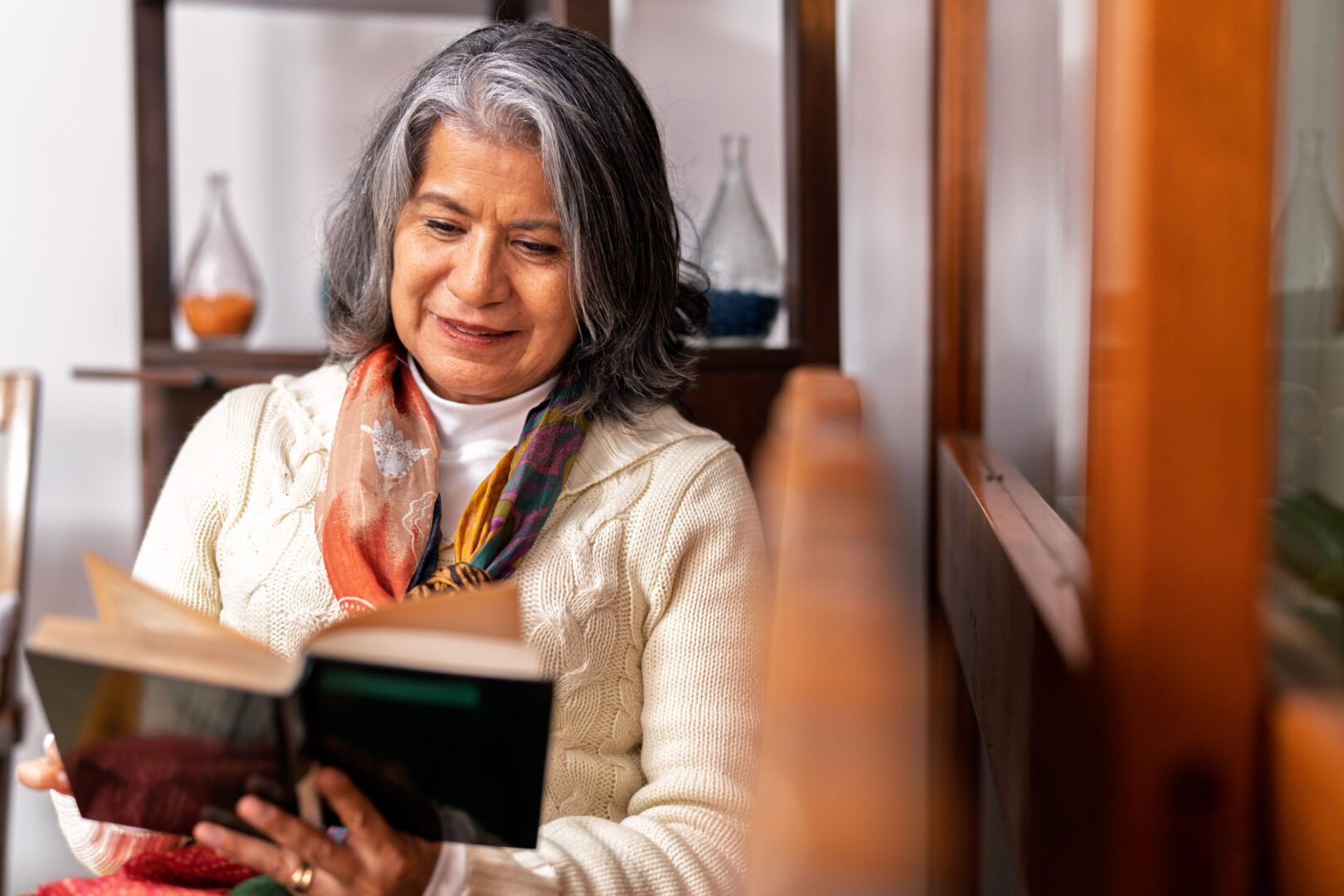 Relaxed reading by bookshelf
